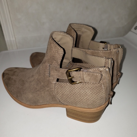 Booties by DV - Picture 3 of 7